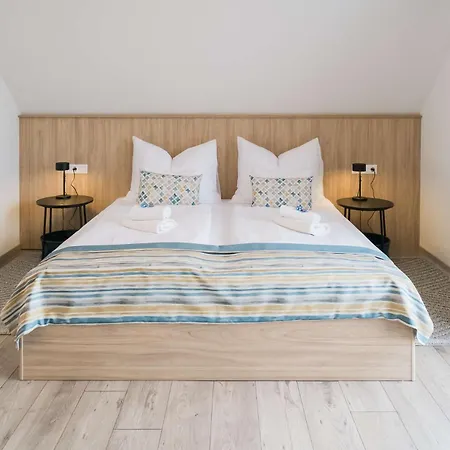 Emmy Haz Badacsonytomaj